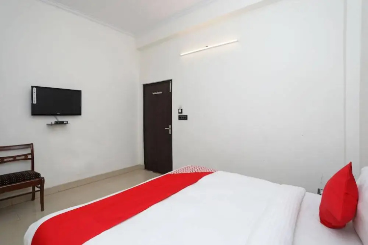 Hotel Alpine by OYO Rooms