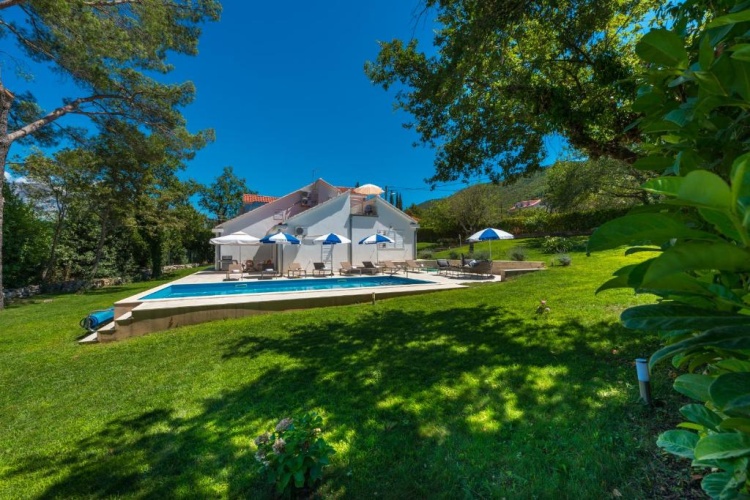 4 Bedrooms Cottage