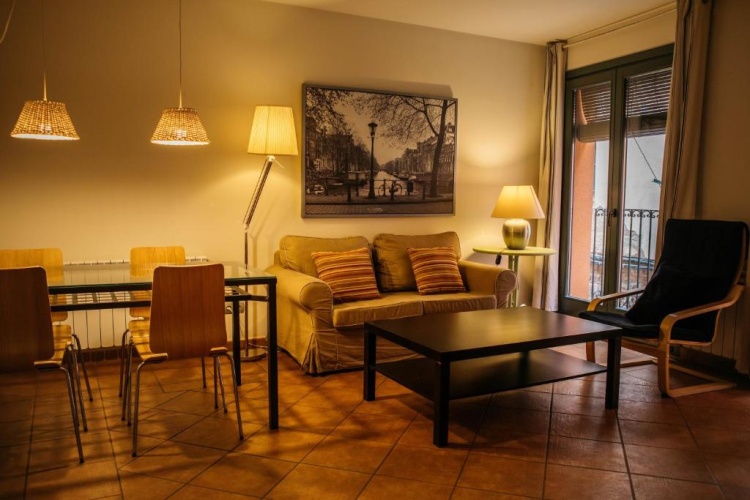 2 Bedrooms Apartment