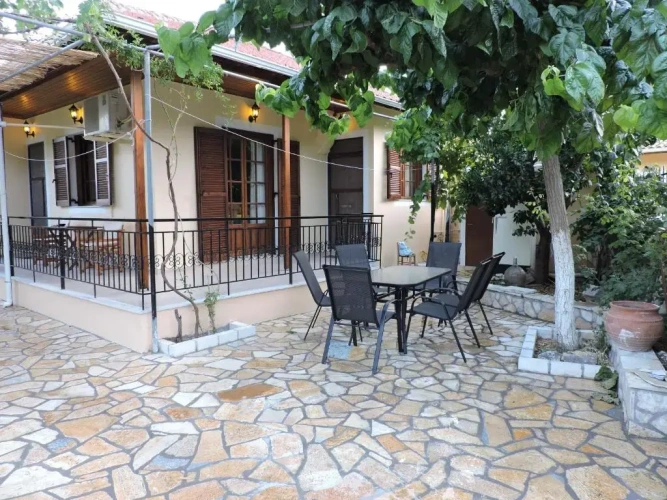 2 Bedrooms Cottage