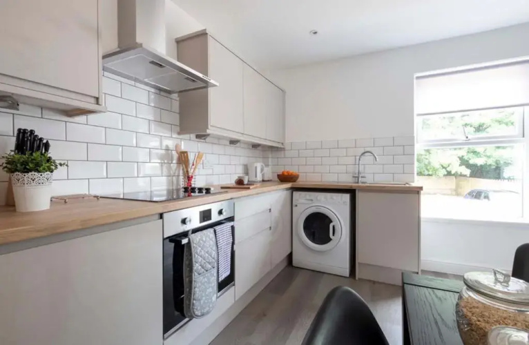 The White House Flat by Select SA