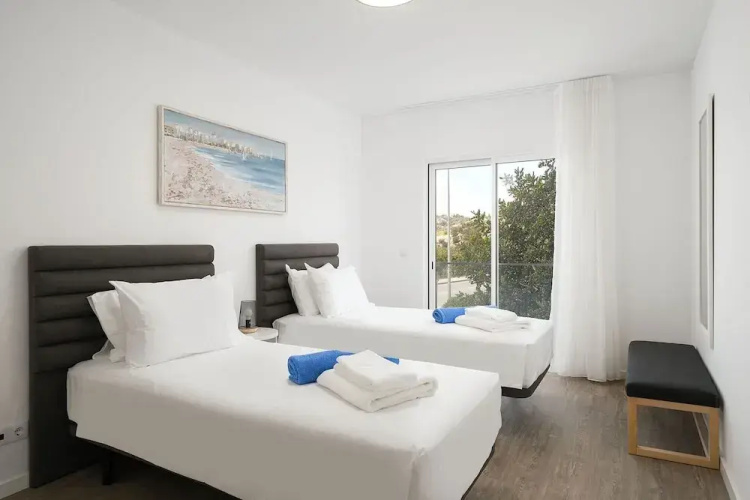 Lagos Modern 1 With Pool by Homing