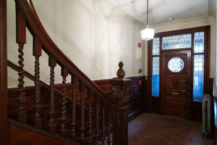 Stylish Brownstone Back Bay Apartments