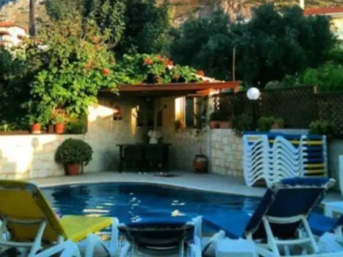 Matheos Apartments