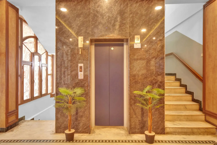 Collection O 81473 Anandham Residency