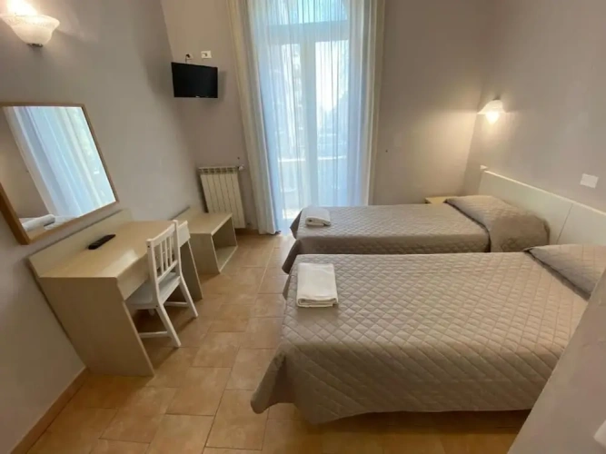 Standard Twin room with balcony