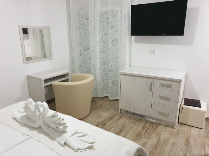 3 Bedrooms Superior Basement Apartment with sea view