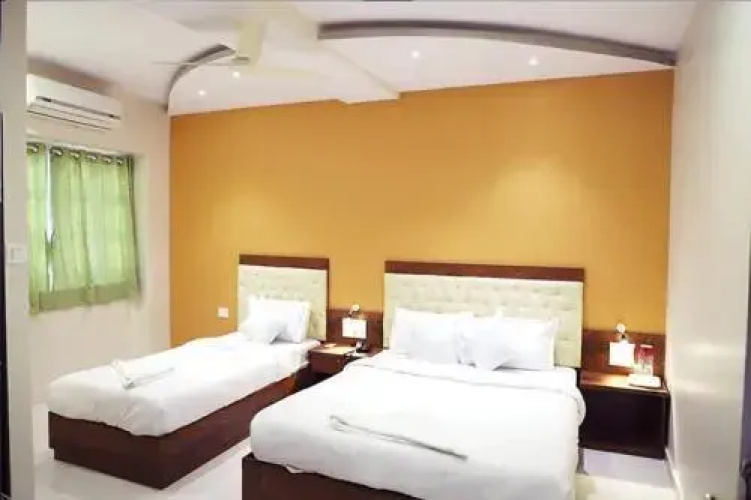 Hotel Golden Hyatt Inn