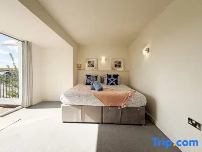 3 Bedrooms Apartment