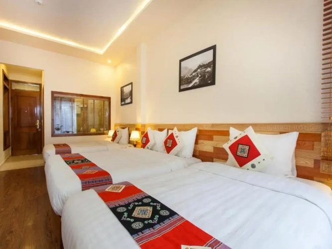 Standard Triple room with balcony