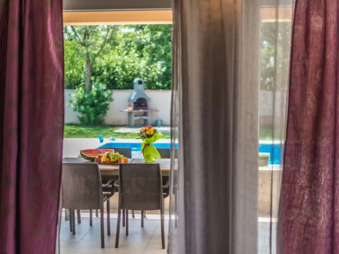 Stylish Villa in Ližnjan with Swimming Pool