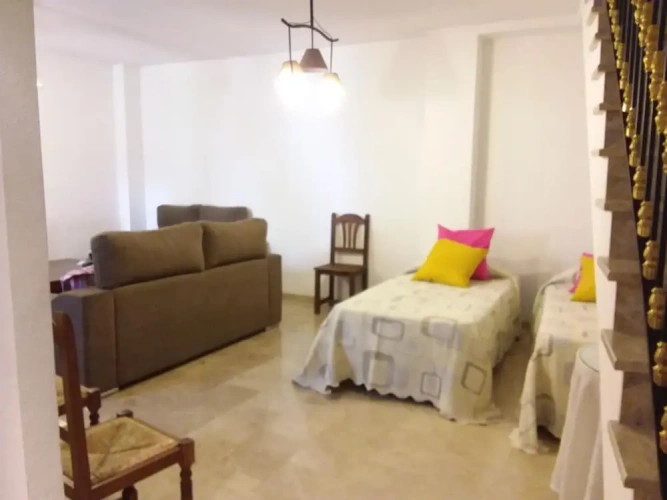 4 Bedrooms Cottage