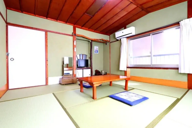 Economy Triple room