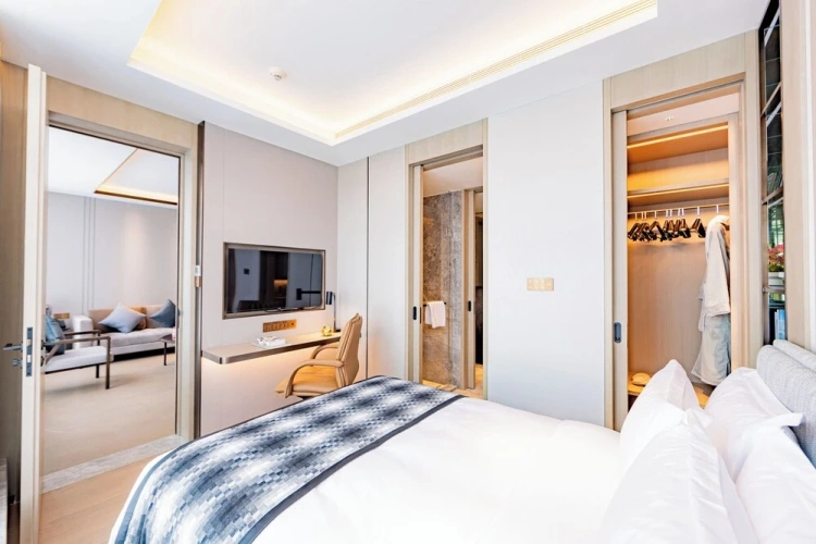 Executive Suite with city view