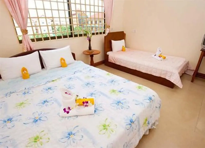 Standard Triple room