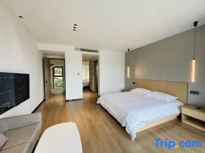 4 Bedrooms Standard Family room
