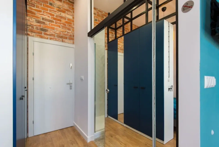 Apartment with courtyard view