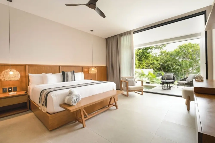 Double Junior Suite with balcony and with bay view