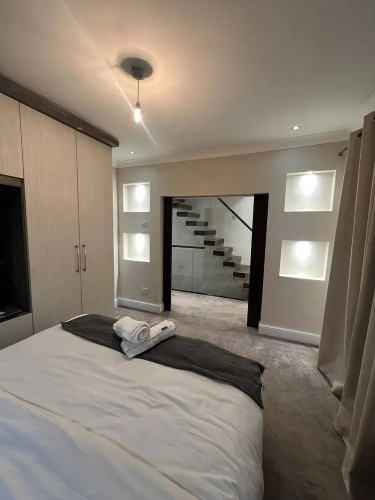 Elegant Family Home, 2x Jacuzzi Corner Bath