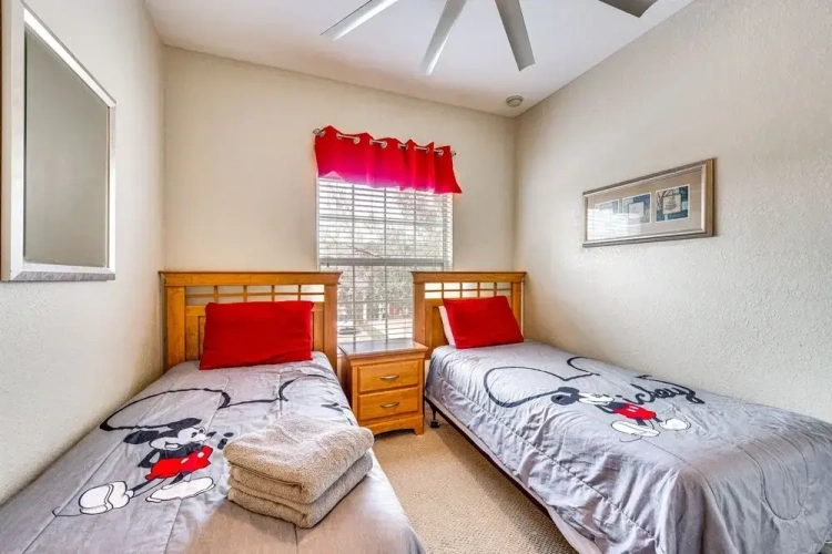 4 Bedrooms Apartment