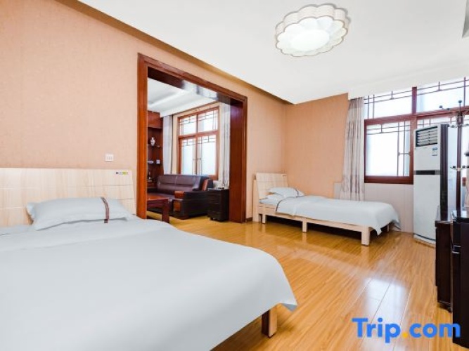 Quadruple Suite