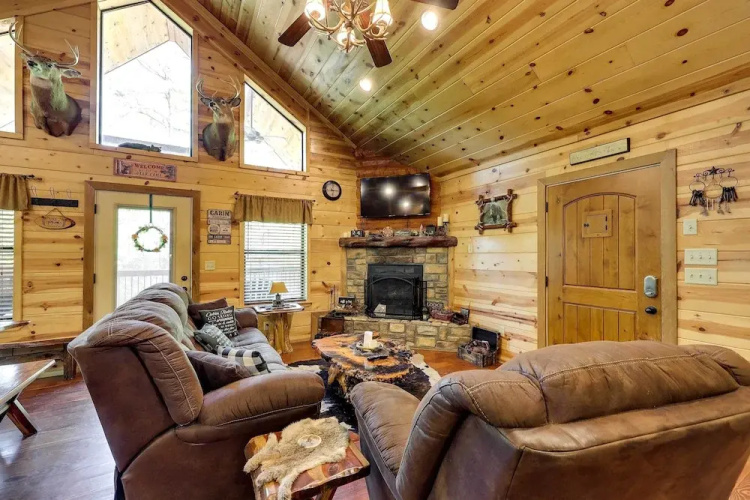 Pet-friendly Broken Bow Cabin w/ Fire Pit!