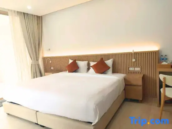 Deluxe Double room with pool view