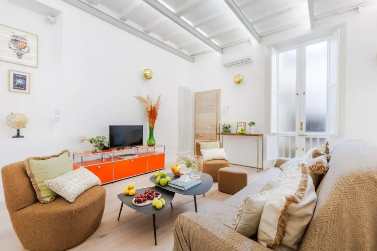 Casa Joyce in Lucca With 1 Bedrooms and 1 Bathrooms