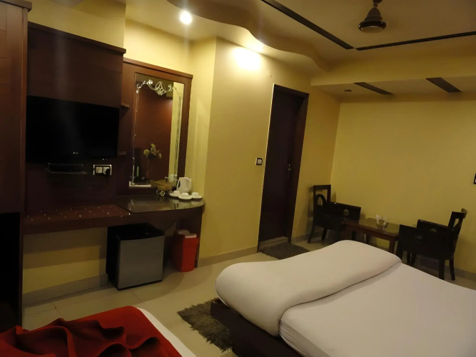 Fabhotel Shivdev International