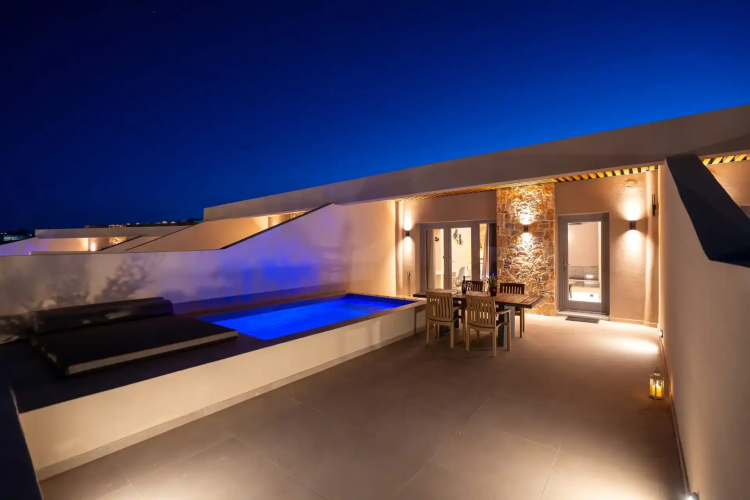 Caldera Cliff Illusion Suites