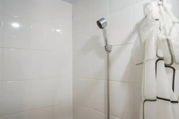 Cozy 2BR for 3 Pax Green Pramuka Apartment