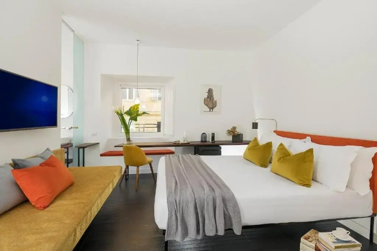Standard Triple room