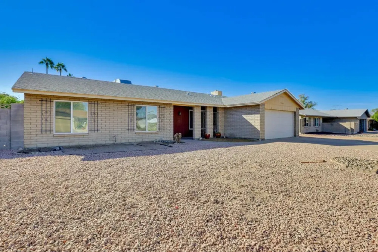 Pool, Patio & Fireplace: Glendale Oasis!
