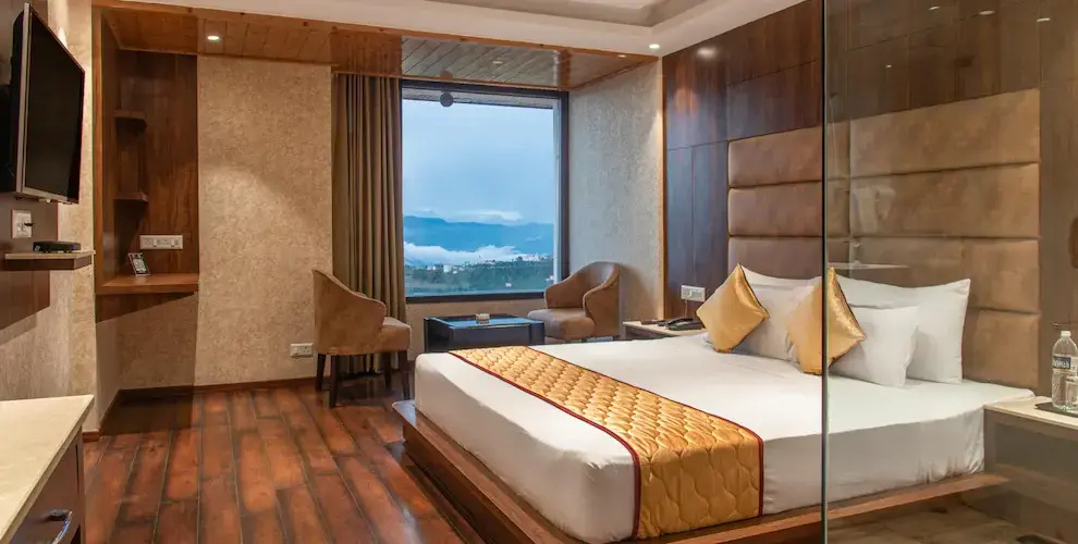 Standard Club room with view