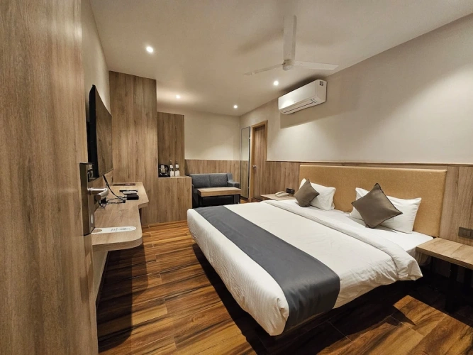 Standard Double room with city view