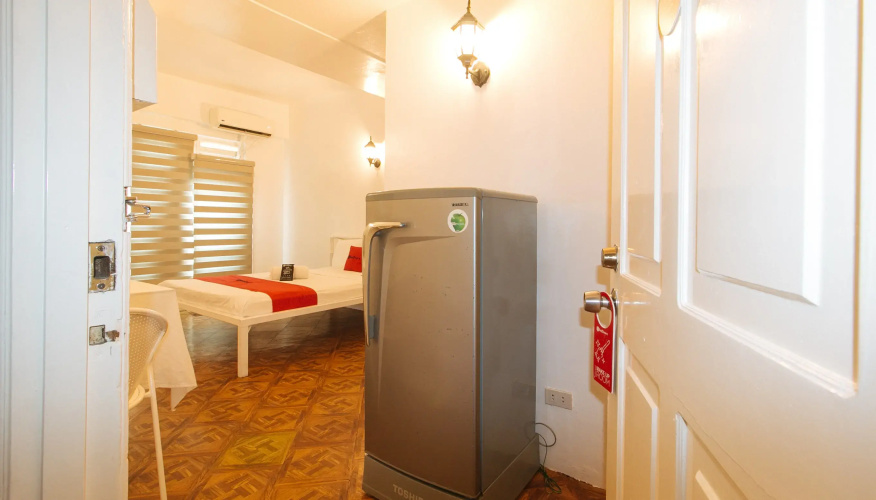 RedDoorz @ The Providence Tower - Vaccinated Staff