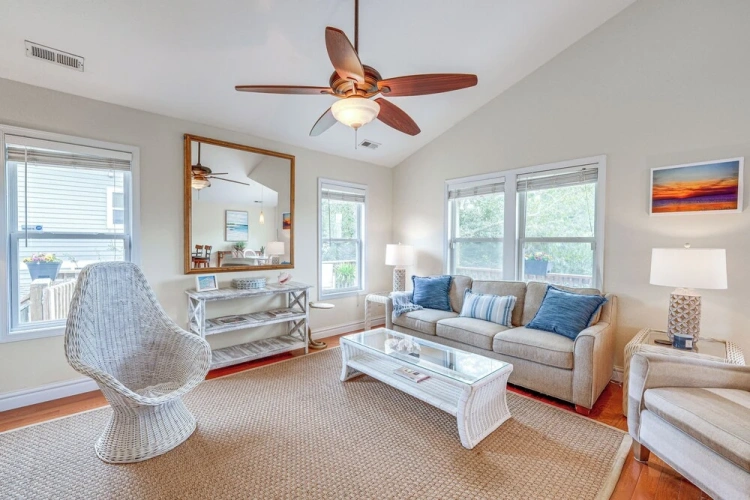 4 Bedrooms Cottage with balcony