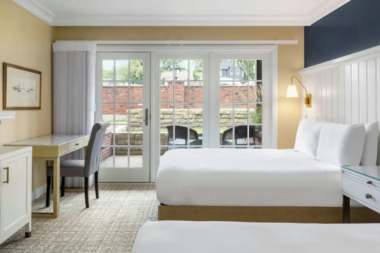 Standard Quadruple room with balcony and with city view