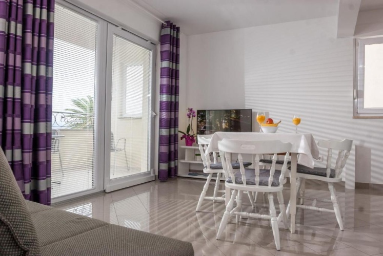 Apartment with sea view