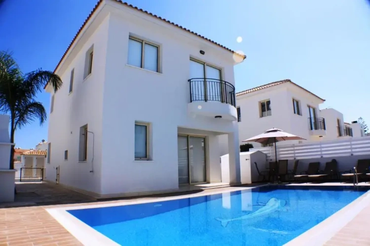 3 Bedrooms Villa