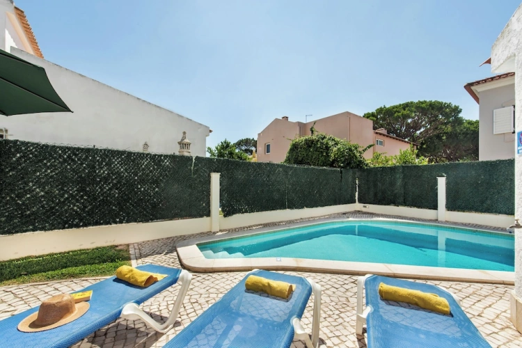 3 Bedrooms Villa