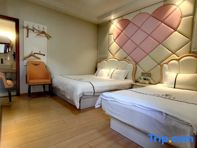 Deluxe Twin Family room