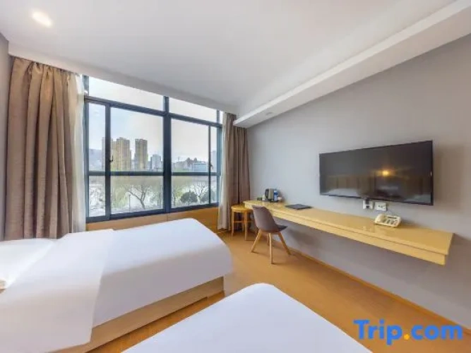 Standard Twin room with river view