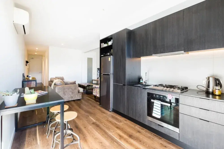 MAXINE, 1BDR Collingwood Apartment
