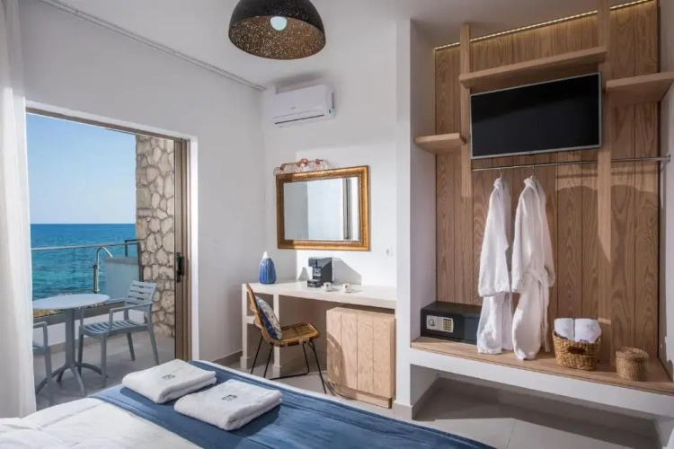 Twin room with sea view