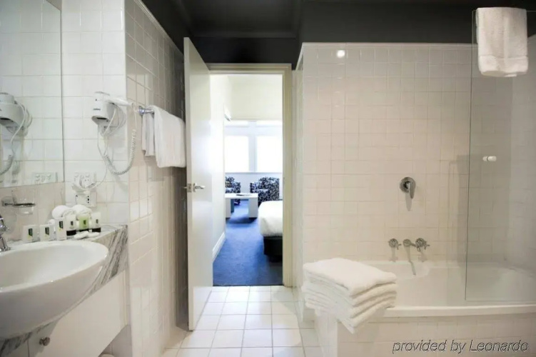 Collins Hotel