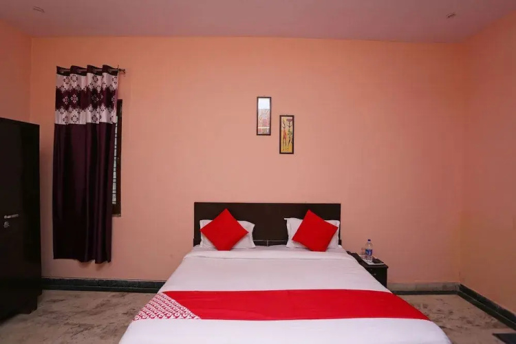 Oyo 27969 Radiant Casa