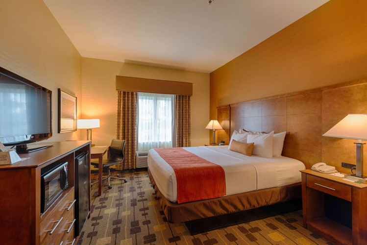 Best Western Plus Delta Inn & Suites