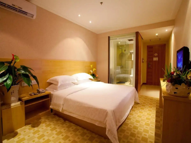 Nanning Hawks Holiday Hotel
