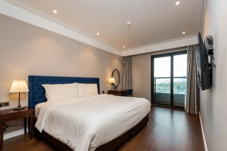 Neo Classic Condo